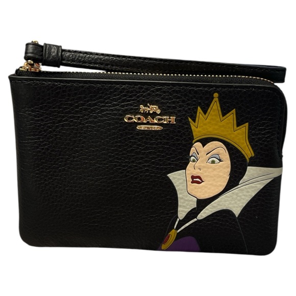 COACH X DISNEY CORNER ZIP WRISTLET WITH EVIL QUEEN MOTIF - Picture 3 of 4